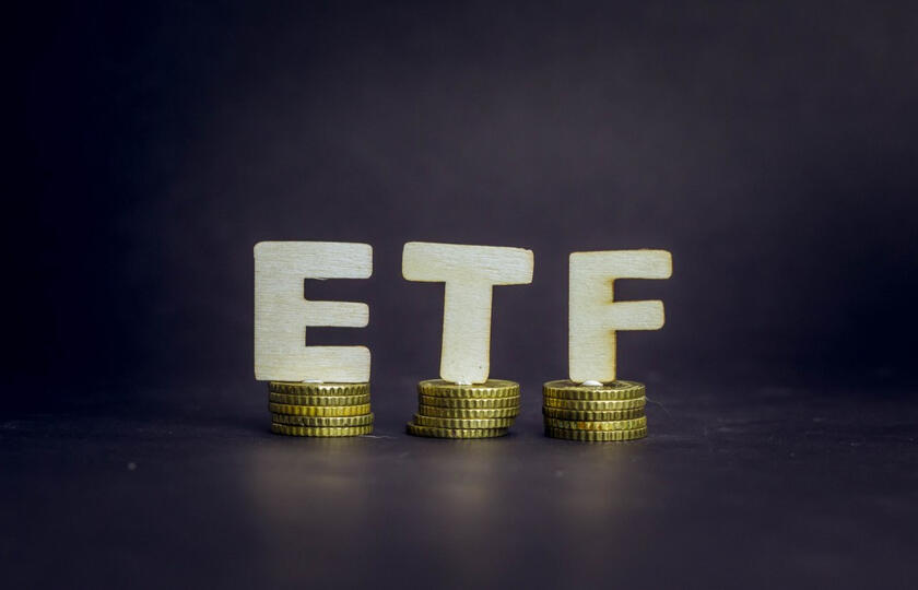 4 Reasons Why I Prefer ETFs VOO and VGT
