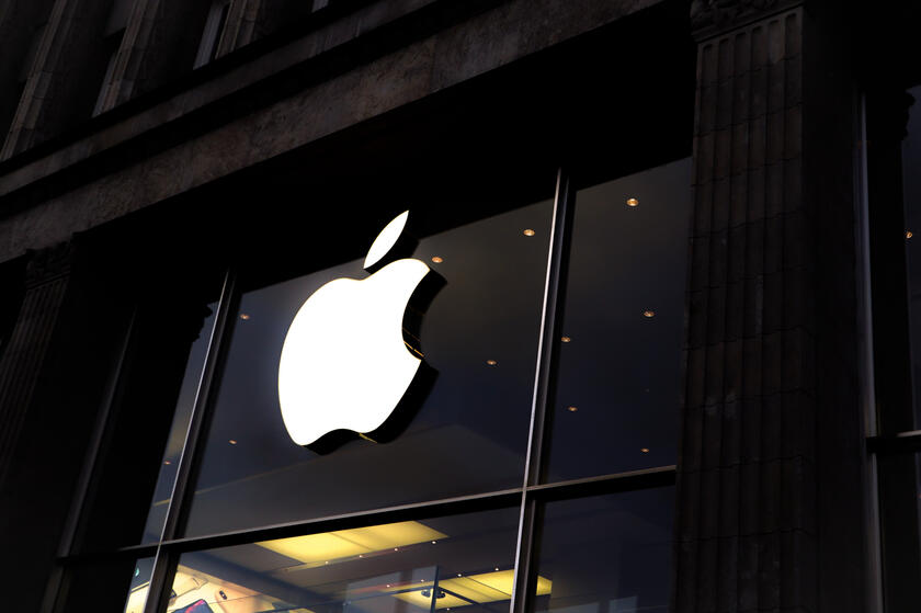 Why Apple Is a Strong Long Term Hold