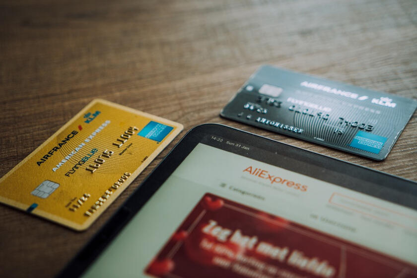 2 Cash Back Credit Cards to Consider for Holiday Shopping