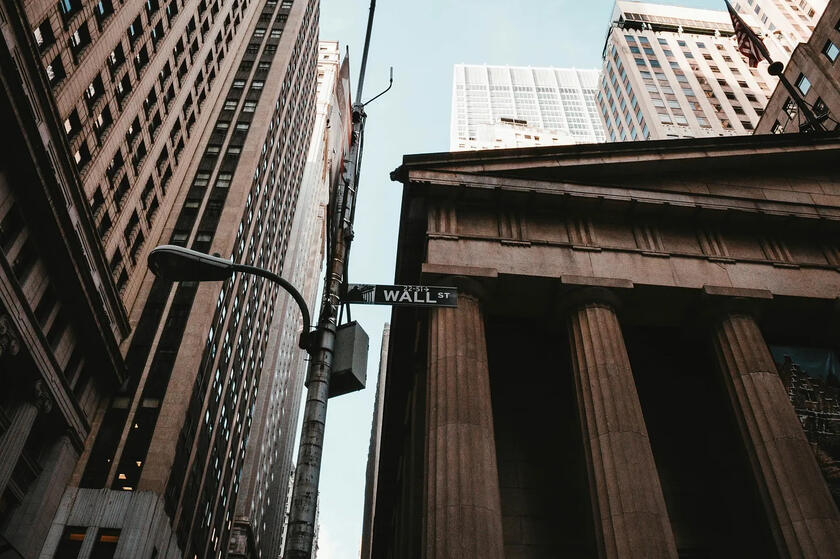 Why Dollar-Cost Averaging Can Reduce Risk in the Stock Market