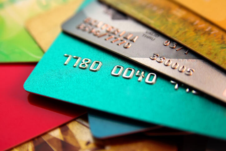 4 Reasons Why You Should Always Use a Credit Card over a Debit C