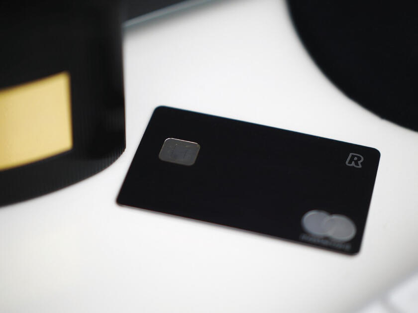 2 Reasons Not to Consider Closing Old Credit Card Accounts